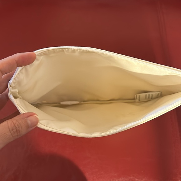 Dior Floral-Embossed Large Cosmetic
2024 Mother's Day Pouch, Limited Edition - Picture 8 of 9